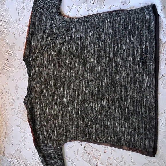 Tomas & Olivia  Spooky Castle Sequin Halloween Ladies Top, Sz Large - Picture 4 of 7